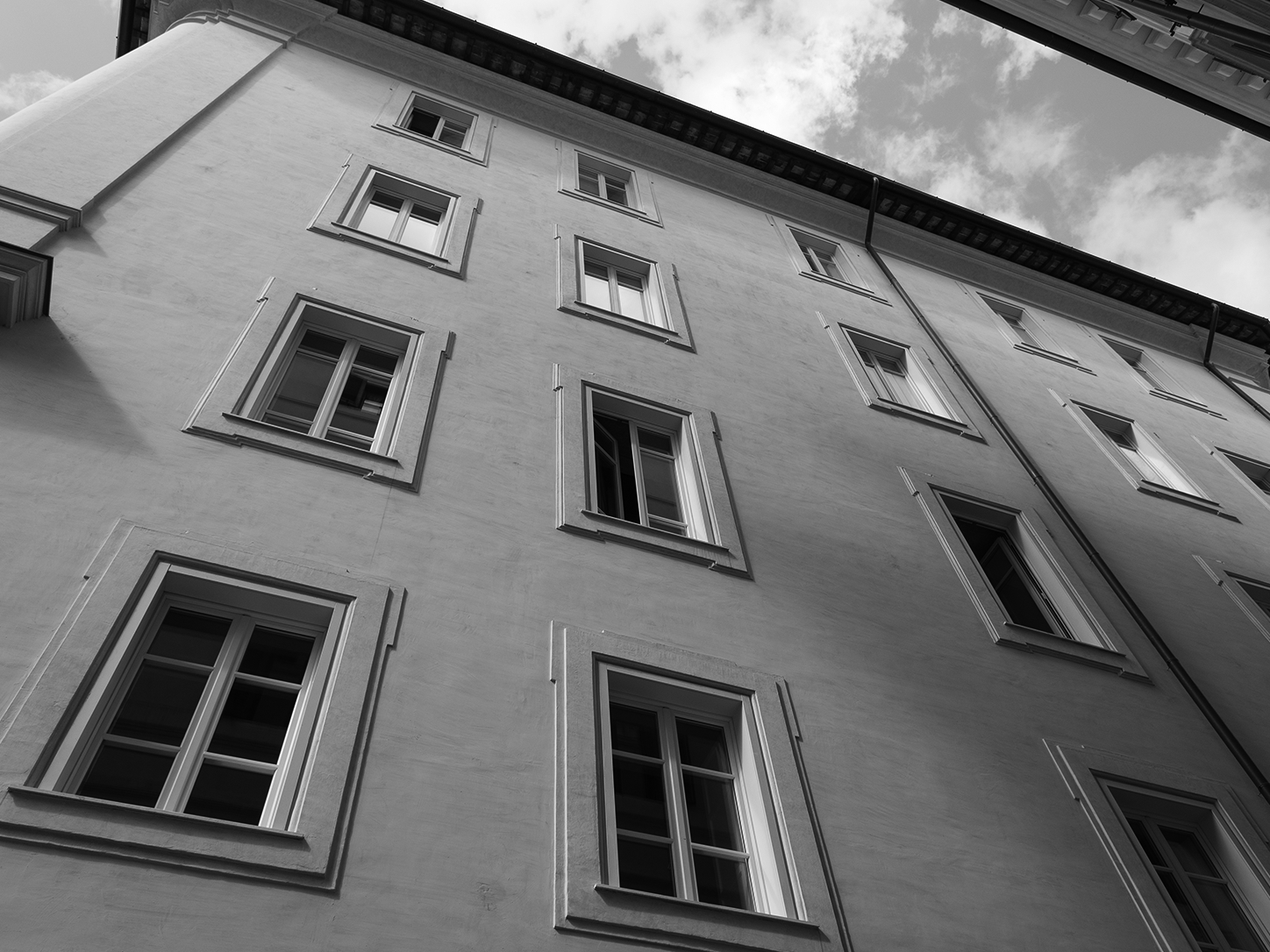 Cantiere e posa di serramenti su misura